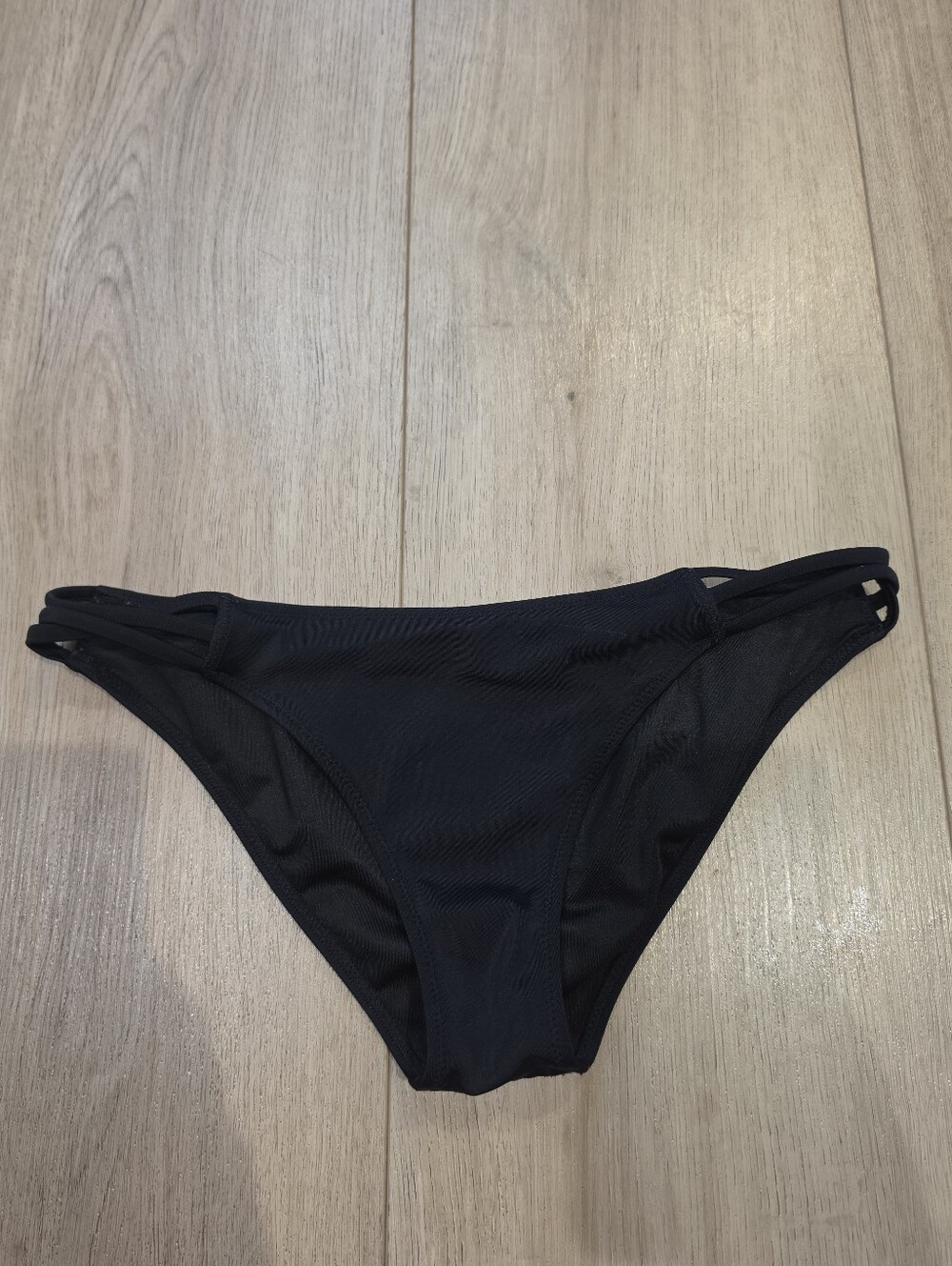 Victoria’s Secret Strappy Cheeky Bikini Bottoms Black Medium Minimal Swim